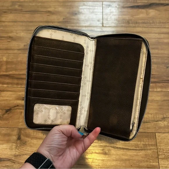 Thirty-one All About the Benjamins Brown Leather Wallet - Picture 4 of 7